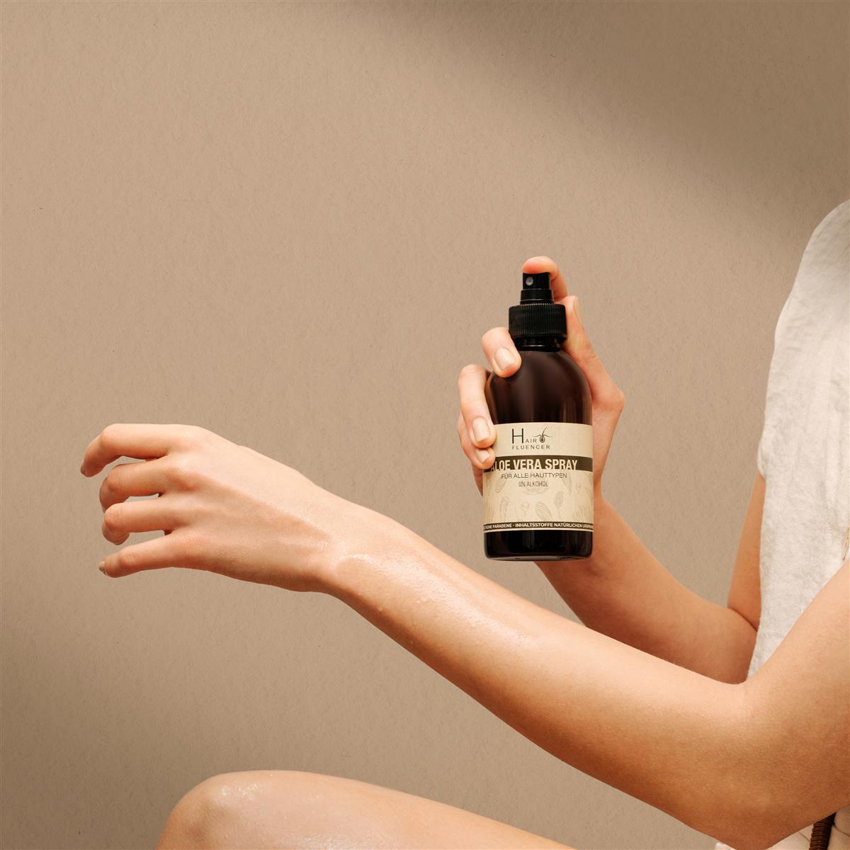 Hairfluencer Bio Aloe Vera Spray 250 ml - Ohne Alkohol aus Blattsaft zur Pflege von Haut und Haare - feuchtigkeitsspendend und entzündungshemmend - gegen Pickel und Akne ohne Parabene